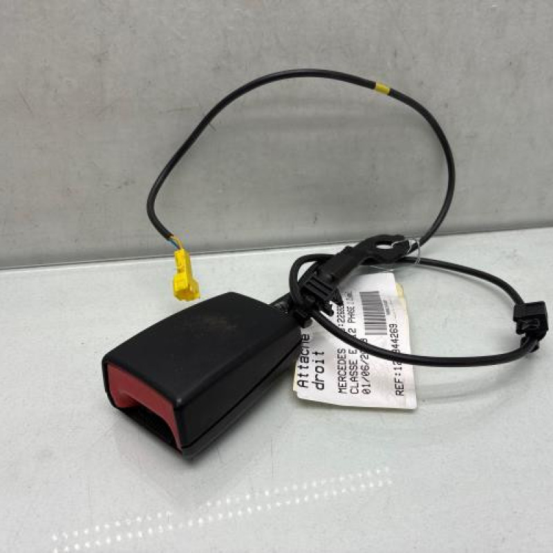 Attache ceinture avant droit MERCEDES CLASSE E 212 Photo n°1