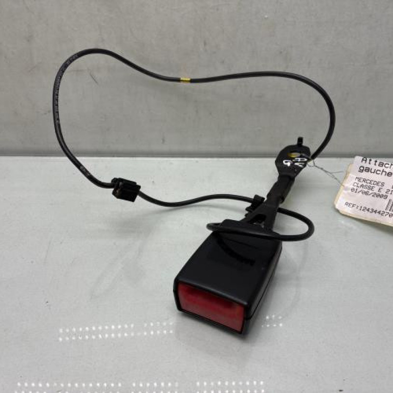Attache ceinture avant gauche MERCEDES CLASSE E 212 Photo n°2