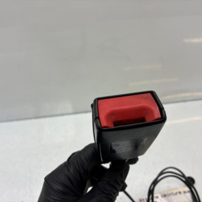Attache ceinture avant gauche VOLKSWAGEN PASSAT 6 Photo n°4