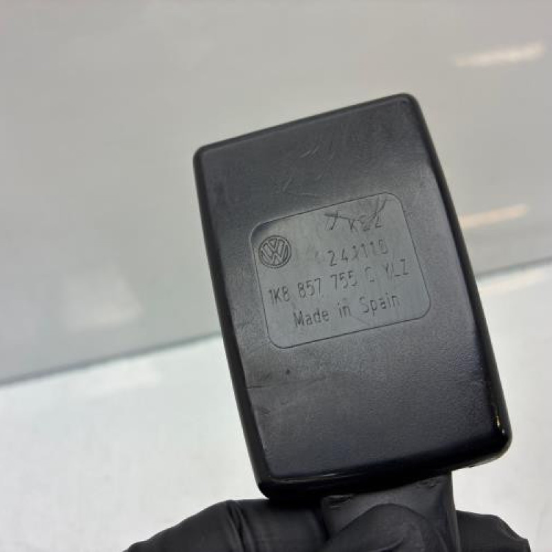 Attache ceinture avant gauche VOLKSWAGEN PASSAT 6 Photo n°5