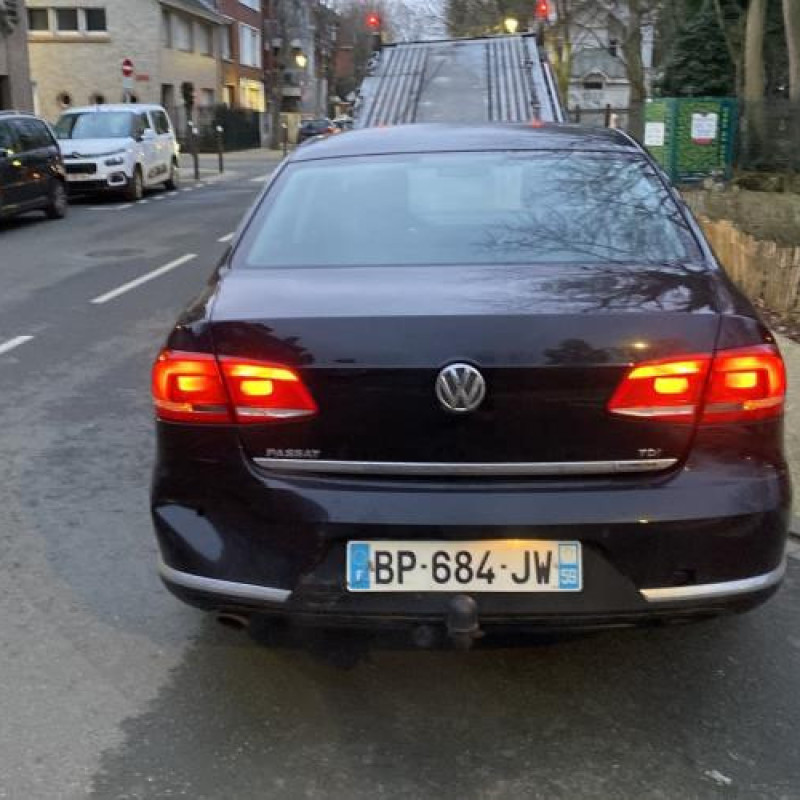 Attache ceinture avant gauche VOLKSWAGEN PASSAT 6 Photo n°11