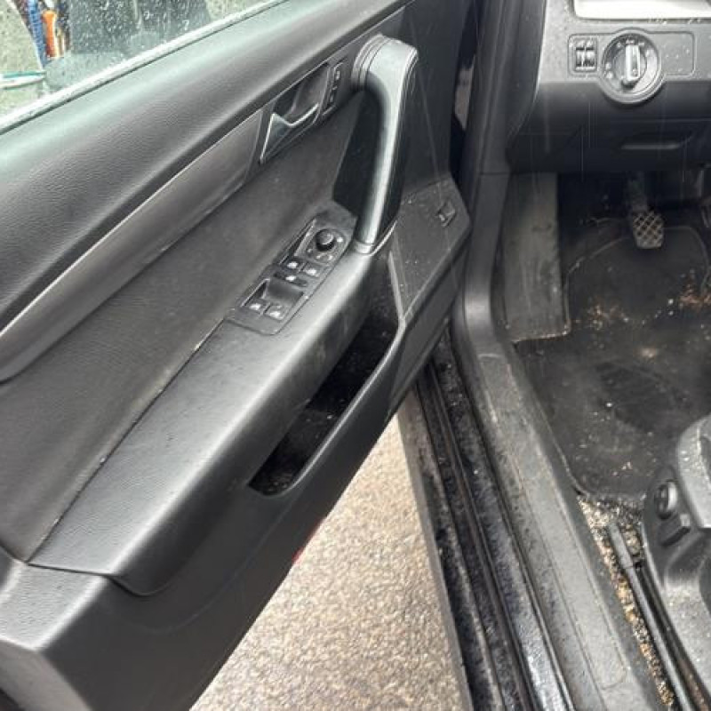 Attache ceinture avant gauche VOLKSWAGEN PASSAT 6 Photo n°20