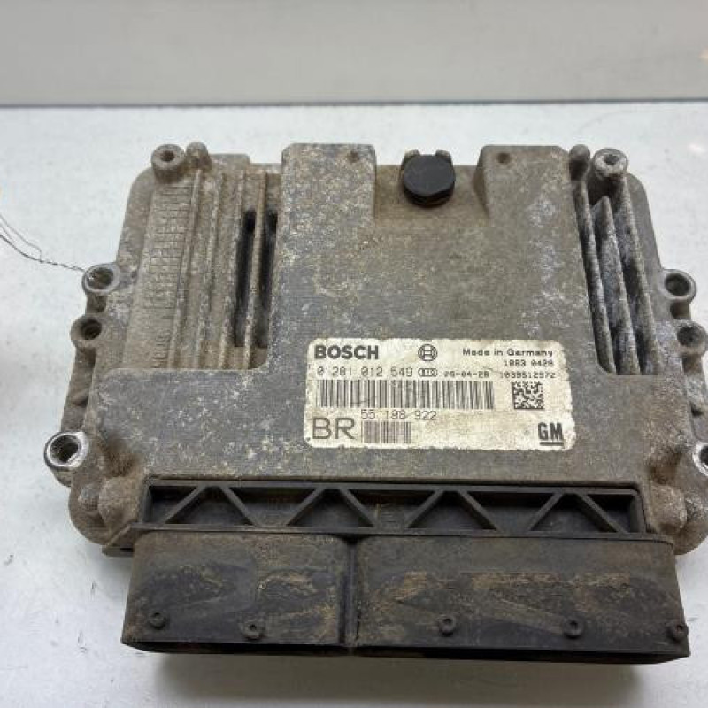 Calculateur moteur OPEL ZAFIRA B Photo n°1