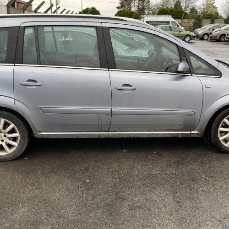 Calculateur moteur OPEL ZAFIRA B Photo n°9