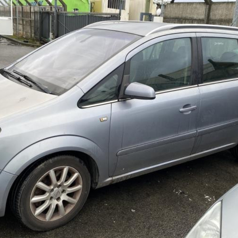 Calculateur moteur OPEL ZAFIRA B Photo n°10