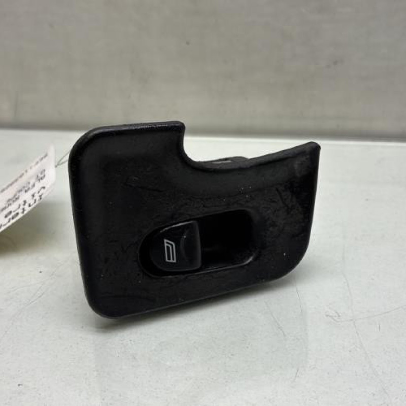 Interrupteur de leve vitre avant droit ALFA ROMEO GT Photo n°1