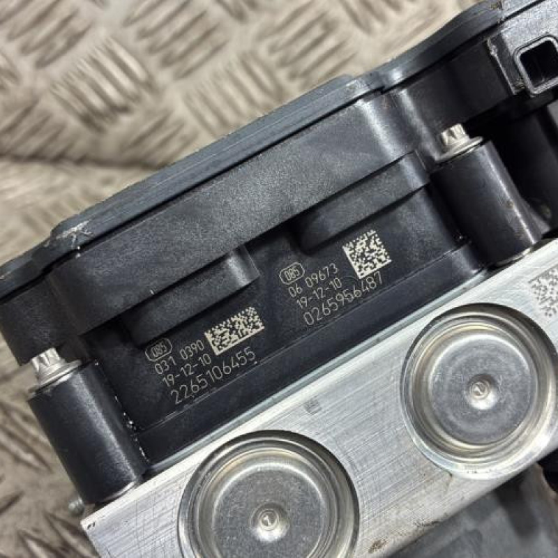 Bloc ABS (freins anti-blocage) NISSAN MICRA 5 Photo n°4