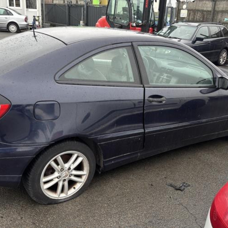 Verin de coffre MERCEDES CLASSE C 203 COUPE SPORT Photo n°10