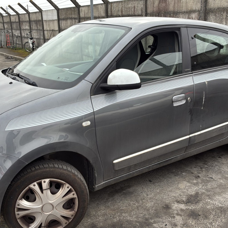 RENAULT TWINGO 3 PHASE 1 1.0i - 12V SCE 70 Photo n°8