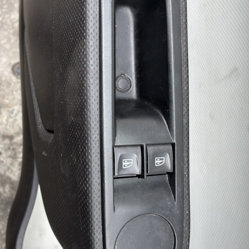 RENAULT TWINGO 3 PHASE 1 1.0i - 12V SCE 70 Photo n°10