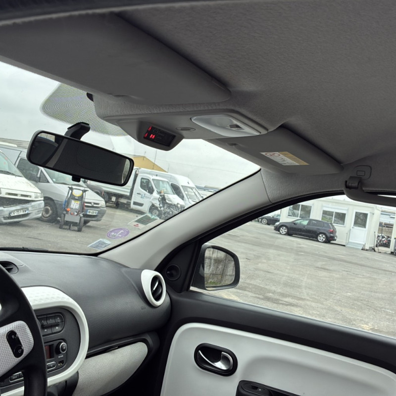 RENAULT TWINGO 3 PHASE 1 1.0i - 12V SCE 70 Photo n°13