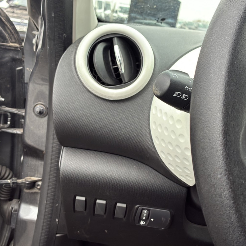 RENAULT TWINGO 3 PHASE 1 1.0i - 12V SCE 70 Photo n°15