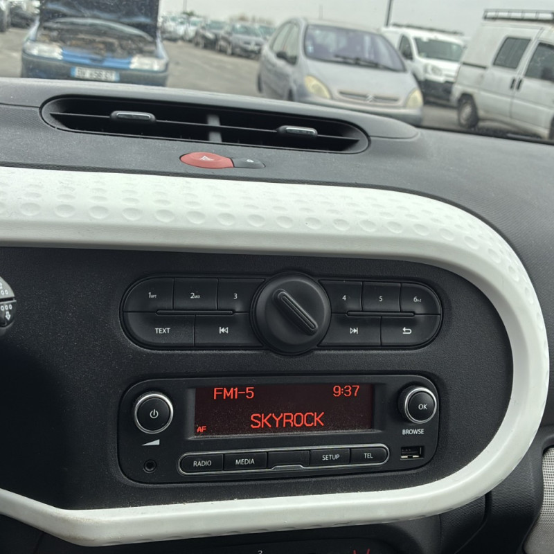 RENAULT TWINGO 3 PHASE 1 1.0i - 12V SCE 70 Photo n°18