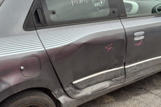 RENAULT TWINGO 3 PHASE 1 1.0i - 12V SCE 70