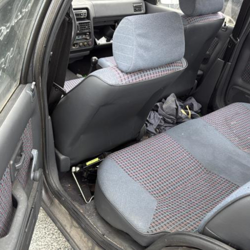 Poignee porte avant gauche PEUGEOT 106 Photo n°17