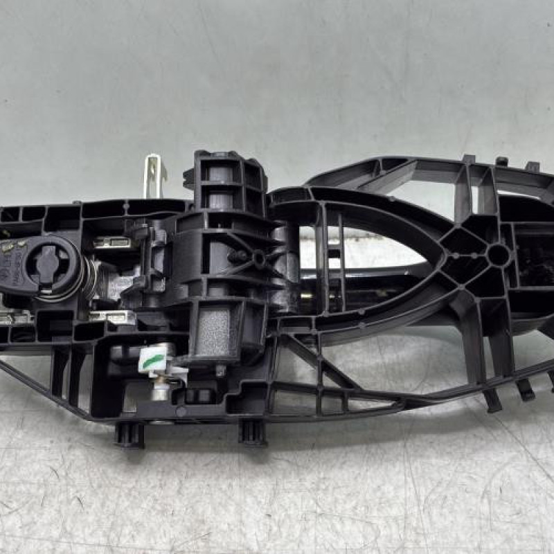 Poignee porte avant gauche FORD FIESTA 7 Photo n°2