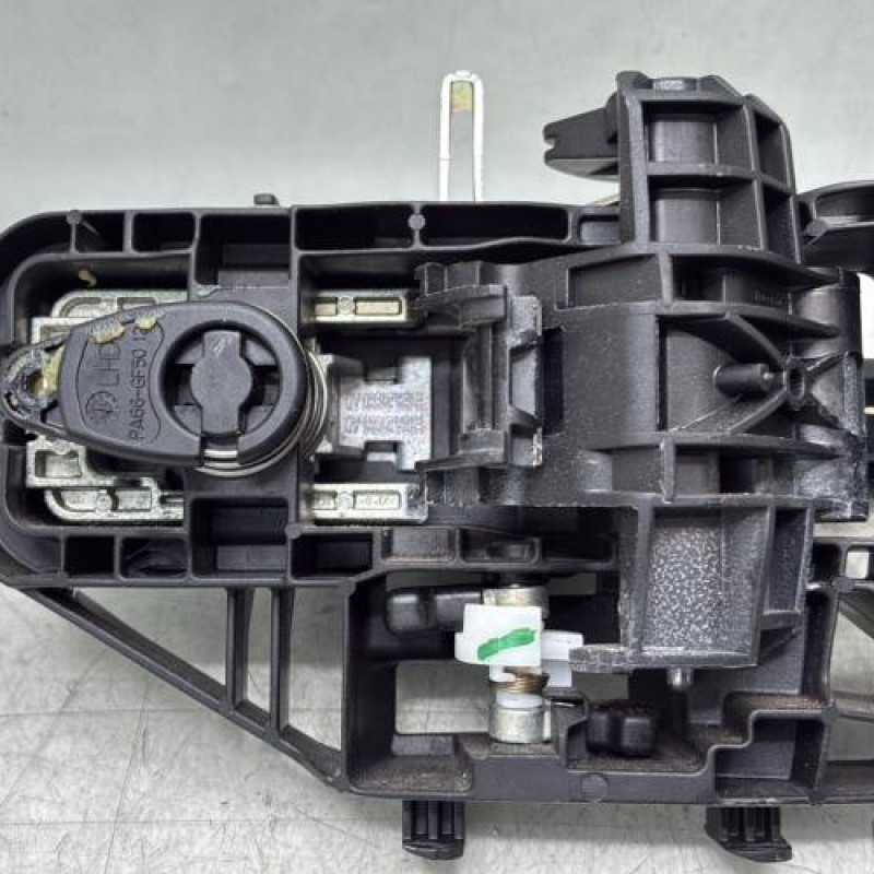 Poignee porte avant gauche FORD FIESTA 7 Photo n°3