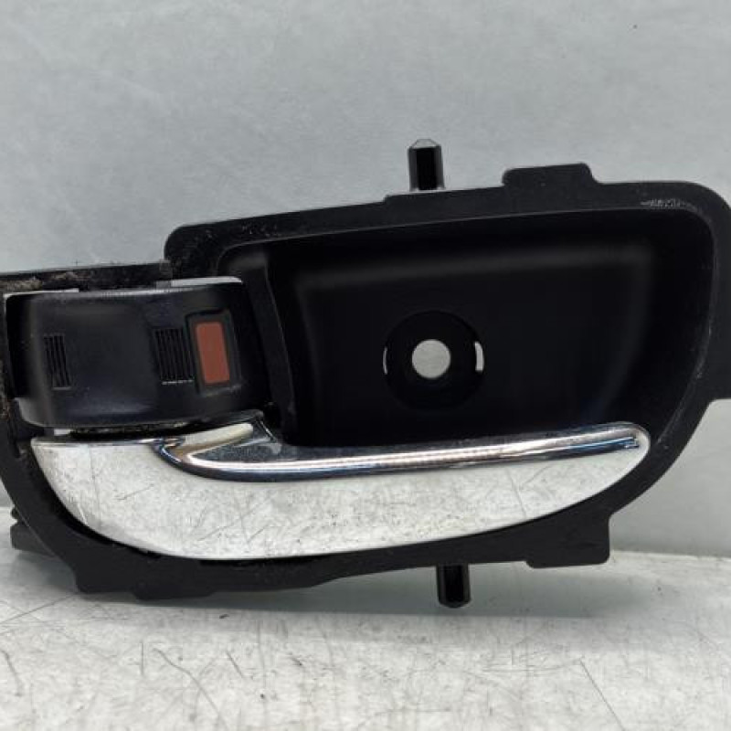 Poignee interieur arriere gauche TOYOTA YARIS 3 Photo n°1