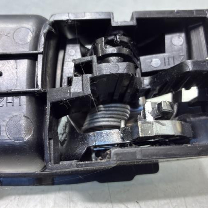 Poignee interieur arriere gauche TOYOTA YARIS 3 Photo n°3
