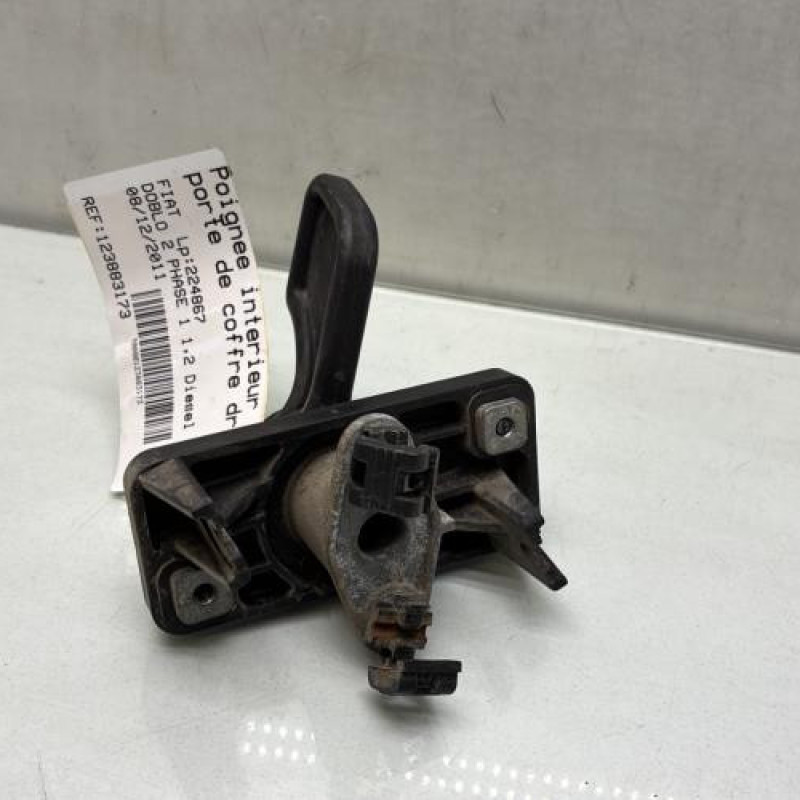 Poignee interieur porte de coffre droite FIAT DOBLO 2 Photo n°3