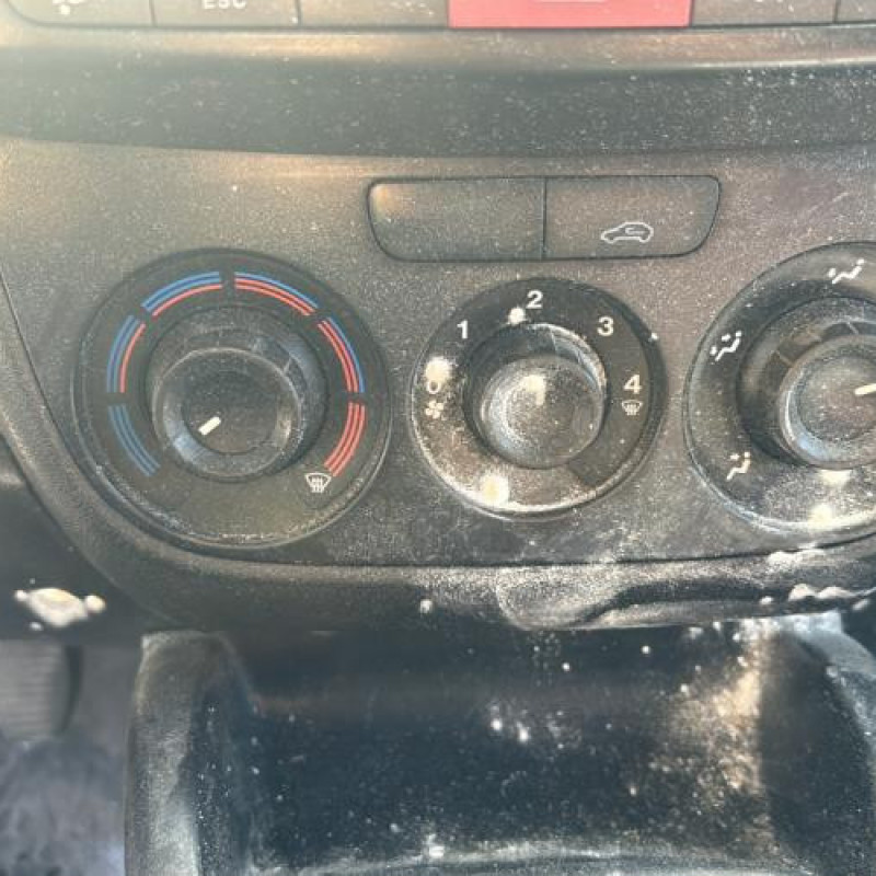 Poignee interieur porte de coffre droite FIAT DOBLO 2 Photo n°20