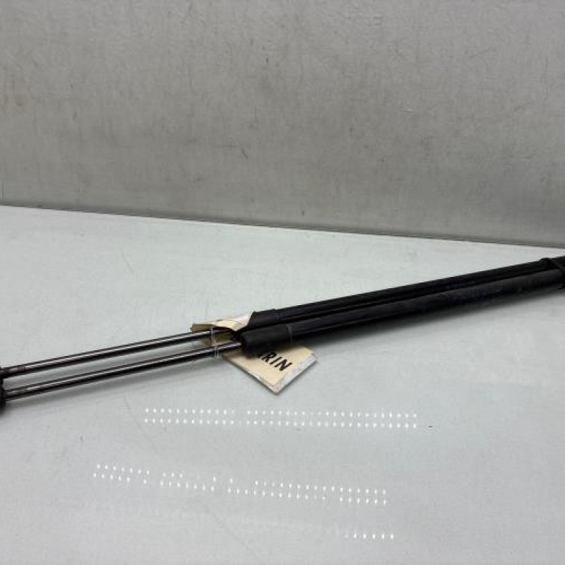 Verin de capot MERCEDES CLASSE E 207 Photo n°2