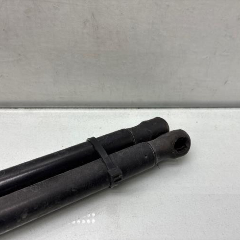 Verin de capot MERCEDES CLASSE E 207 Photo n°3