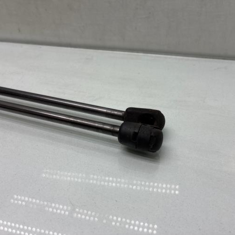 Verin de capot MERCEDES CLASSE E 207 Photo n°4