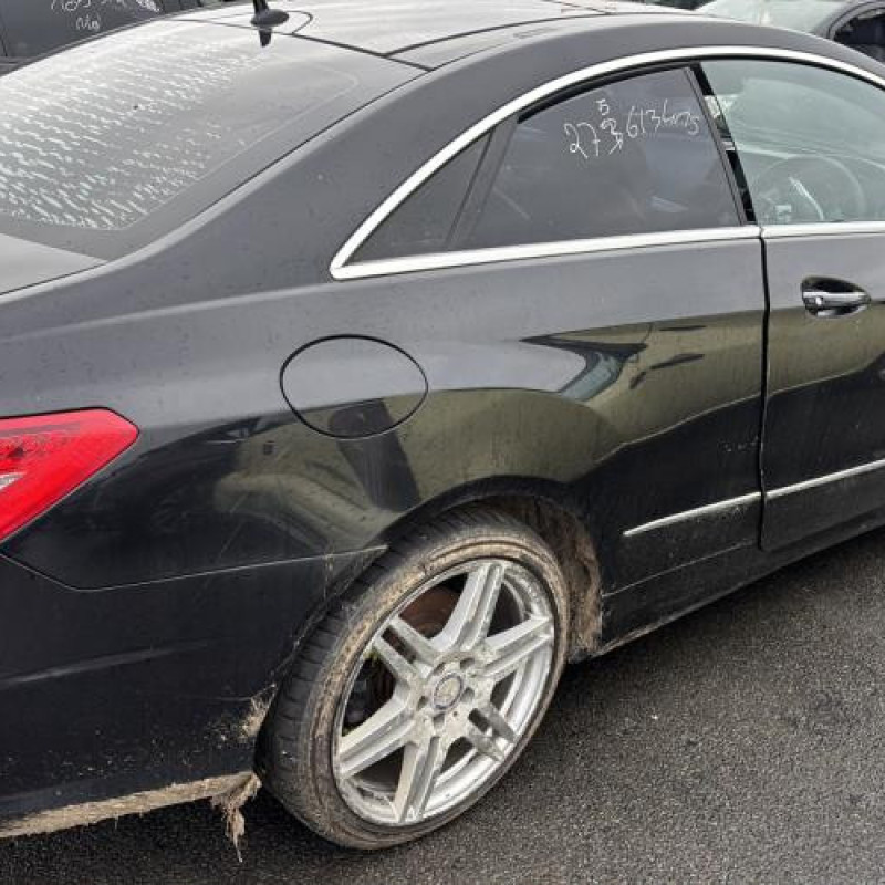 Verin de capot MERCEDES CLASSE E 207 Photo n°11