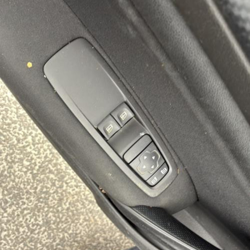 Poignee porte avant gauche RENAULT MEGANE 4 Photo n°14