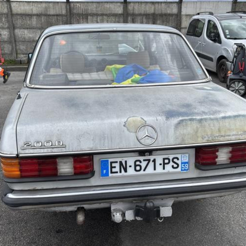 Vase de lave glace MERCEDES 200 W123 Photo n°8