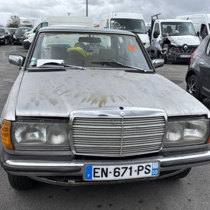 Vase de lave glace MERCEDES 200 W123 Photo n°10