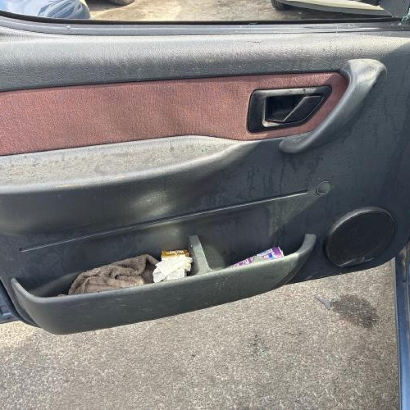 Poignee porte avant gauche PEUGEOT PARTNER 1 Photo n°12