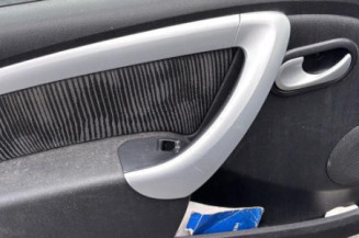 Poignee interieur arriere gauche DACIA SANDERO 1