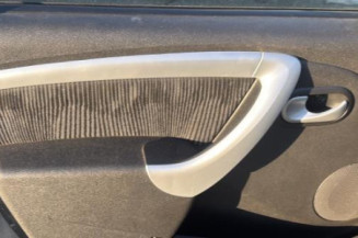 Poignee porte avant droit DACIA SANDERO 1