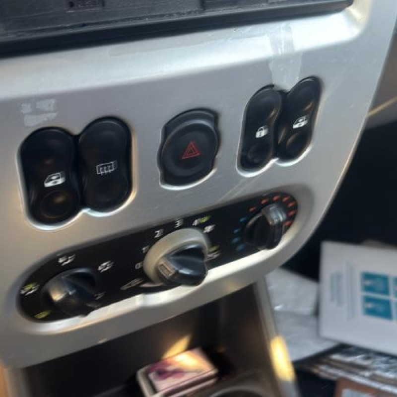 Poignee porte avant droit DACIA SANDERO 1 Photo n°20