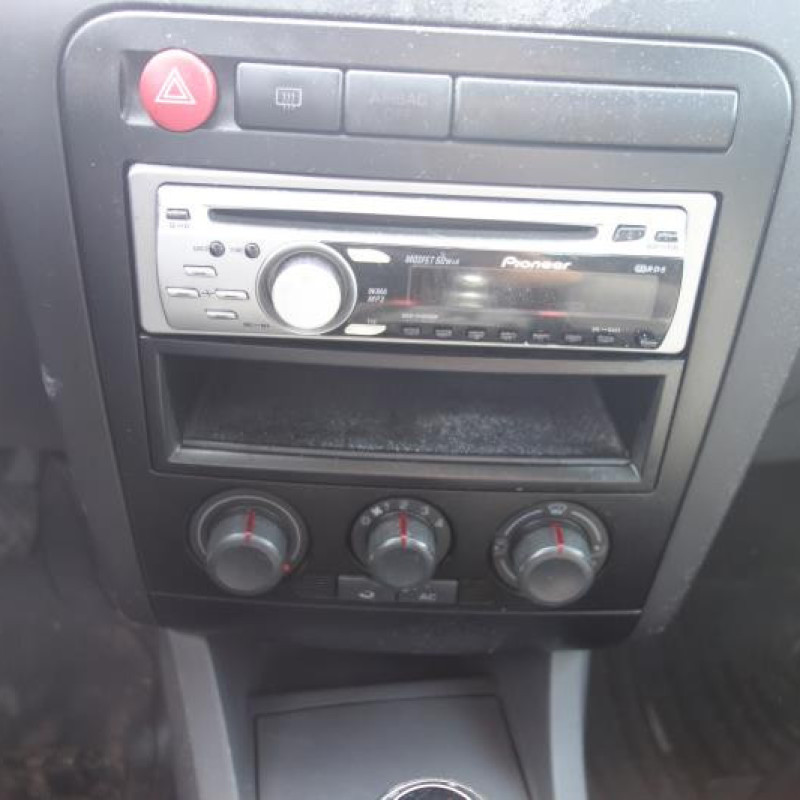 Ceinture arriere gauche SEAT CORDOBA 2 Photo n°8