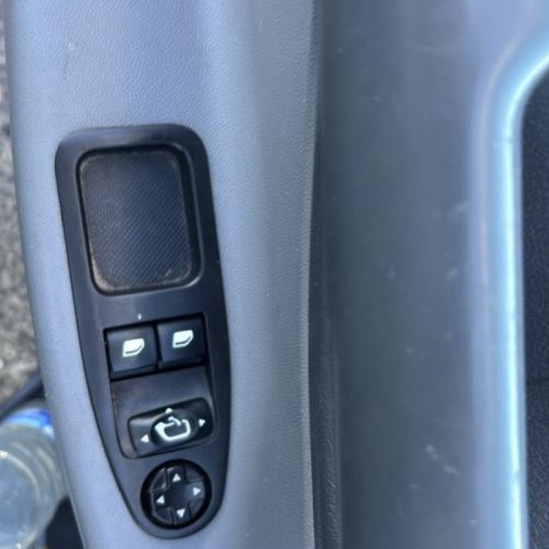 Bouton de warning PEUGEOT EXPERT 2 Photo n°17