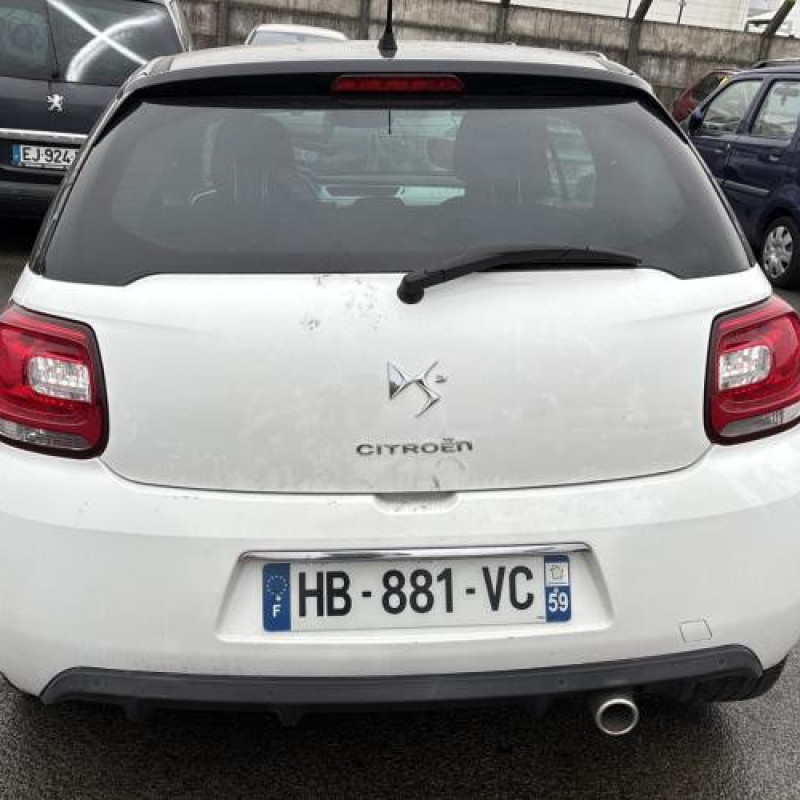 Bouton de warning CITROEN DS3 Photo n°18