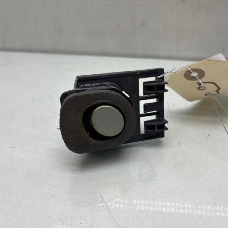 Bouton de coffre PEUGEOT 407 Photo n°1