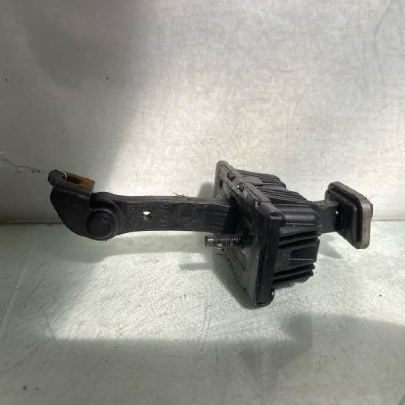 Arret de porte avant gauche PEUGEOT 407 Photo n°1