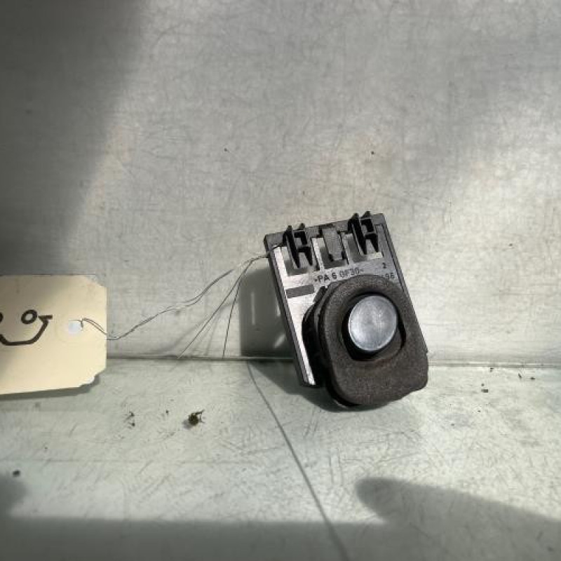 Bouton de coffre PEUGEOT 407 Photo n°1