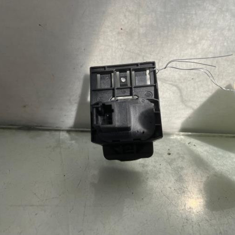 Bouton de coffre PEUGEOT 407 Photo n°3