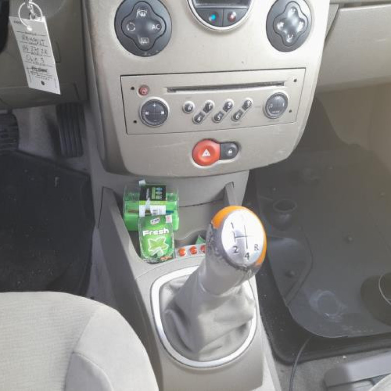 Pedale d'embrayage RENAULT CLIO 3 Photo n°16