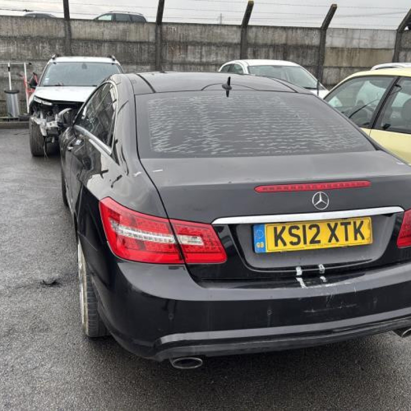 Charniere de capot MERCEDES CLASSE E 207 Photo n°9