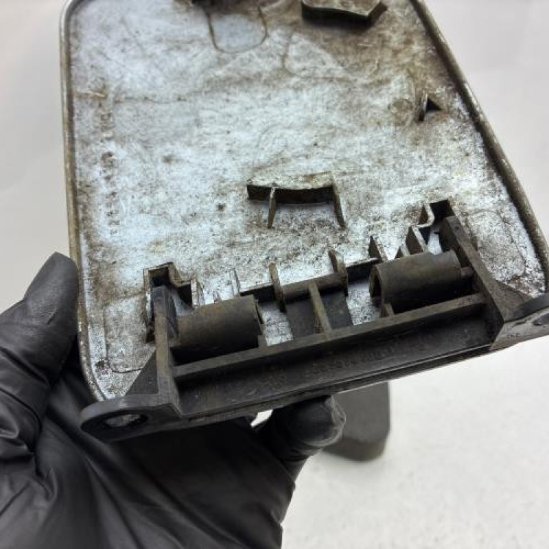 Trappe d'essence PEUGEOT 405 Photo n°4