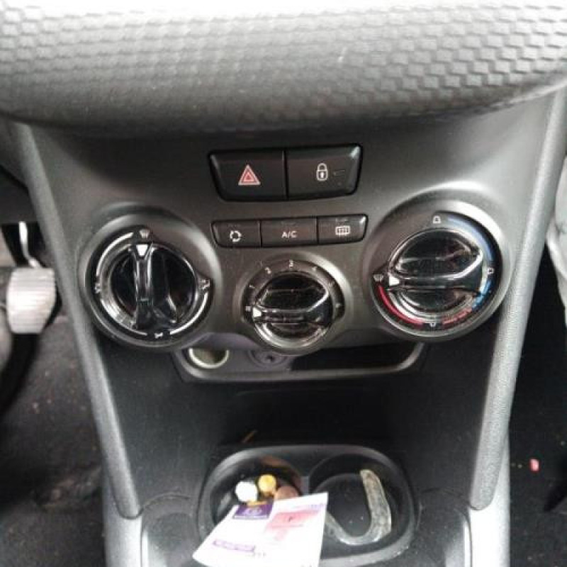 Ecran GPS PEUGEOT 208 1 Photo n°8