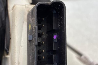 Serrure avant gauche PEUGEOT 208 1