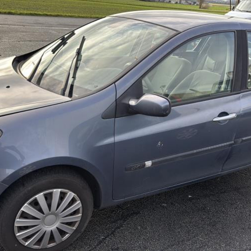 Attache ceinture arriere gauche RENAULT CLIO 3 Photo n°16