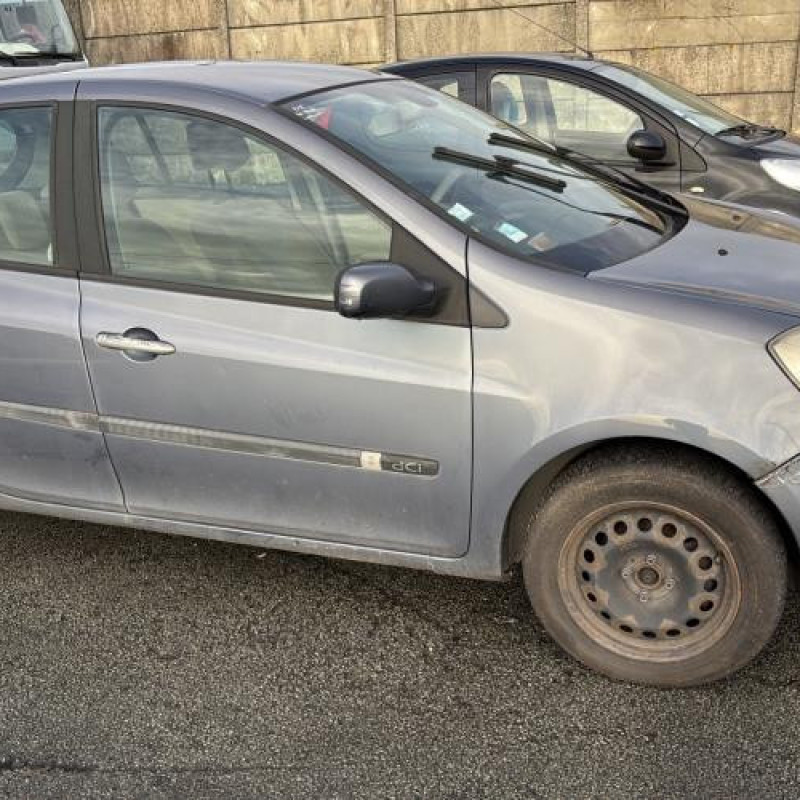 Attache ceinture arriere gauche RENAULT CLIO 3 Photo n°17